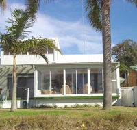 8 Seaview Crescent - Southport Accommodation