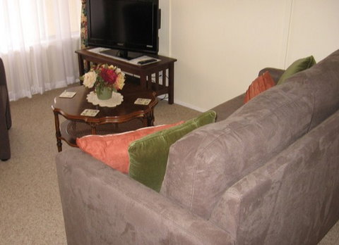 Bluebell Cottage - Southport Accommodation 0