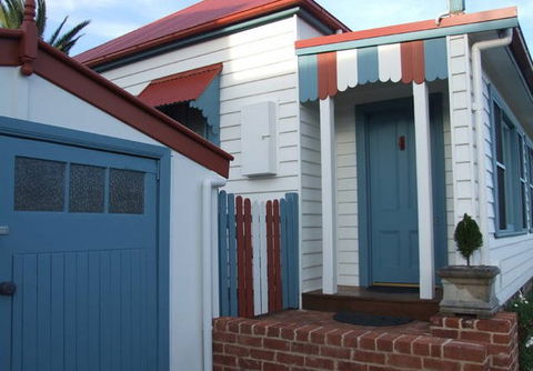 Allwood Cottage - Southport Accommodation 5