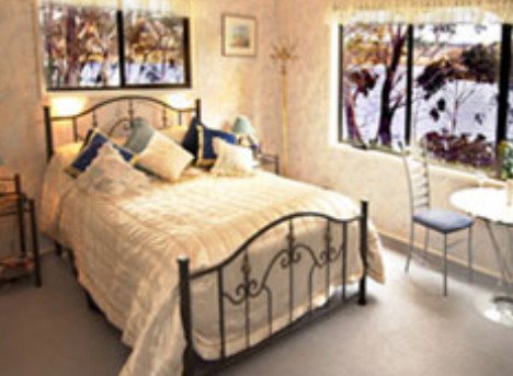 Blue Mountains Lakeside Bed And Breakfast - Accommodation Southport 1