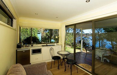 Blue Mountains Lakeside Bed And Breakfast - Accommodation Southport 3