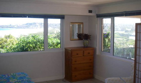 A Beach House Near Manly - Southport Accommodation 1