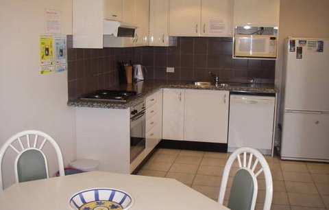 A Beach House Near Manly - Southport Accommodation 3