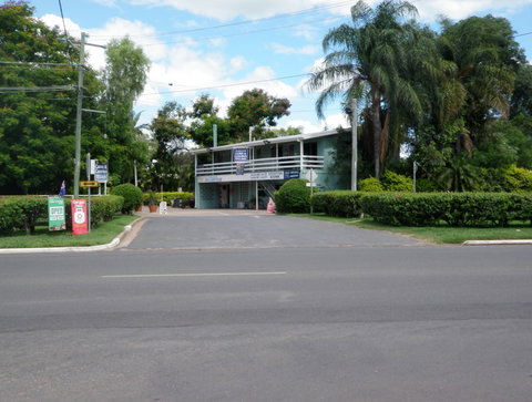 Emerald Cabin And Caravan Village - Accommodation Southport 1