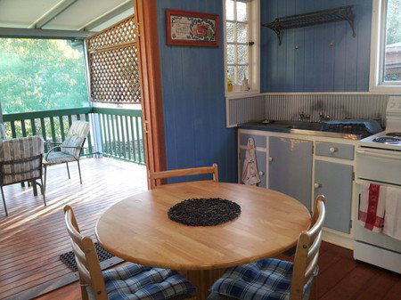 Auckland Street Queenslander - Southport Accommodation 2