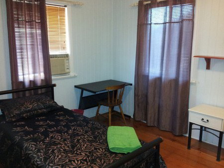 Auckland Street Queenslander - Southport Accommodation 5