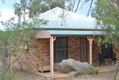 Honeysuckle Cottages And The Rocks Restaurant - Southport Accommodation 3