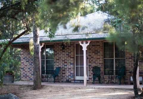 Honeysuckle Cottages And The Rocks Restaurant - Southport Accommodation 4