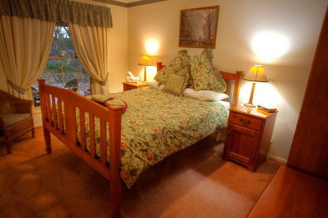 Honeysuckle Cottages And The Rocks Restaurant - Southport Accommodation 5