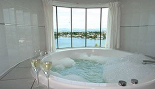 Emerald Apartments - Accommodation Southport 1