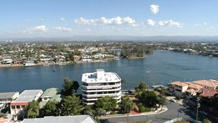 Emerald Apartments - Accommodation Southport 2