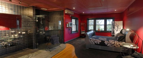 Oakdene Vineyards Guesthouse - Southport Accommodation 0