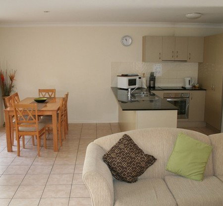 Pacific Sun Gold Coast Holiday Townhouse - Accommodation Southport 2