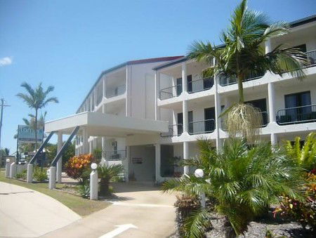 L'Amor Holiday Apartments - Southport Accommodation 0