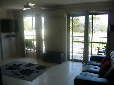 L'Amor Holiday Apartments - Southport Accommodation 4