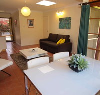 Bright Highland Valley Cottages - Southport Accommodation