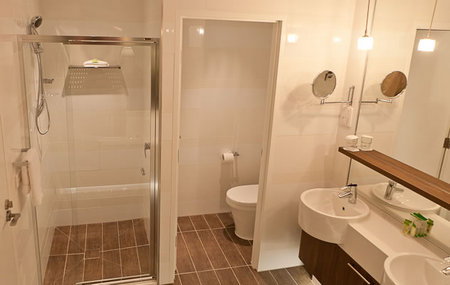 Taylors Lakes Hotel Motel - Southport Accommodation 2