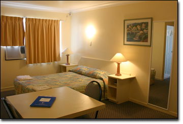 Earls Court Motor Inn - Accommodation Southport 2