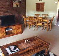 Cleveland Visitor Villas Motel  Shailer Park Garden Villas - Accommodation Southport