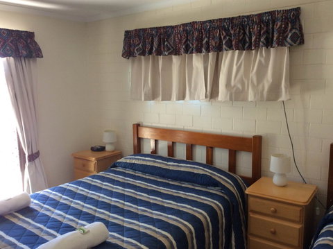 Cleveland Visitor Villas Motel & Shailer Park Garden Villas - Accommodation Southport 4