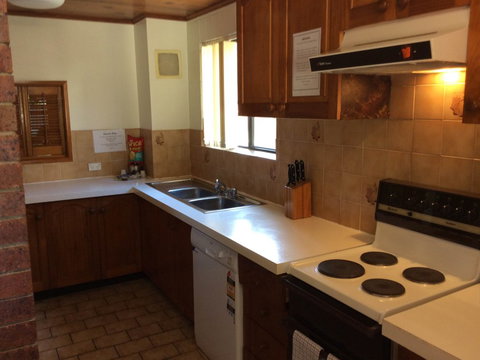 Cleveland Visitor Villas Motel & Shailer Park Garden Villas - Accommodation Southport 5