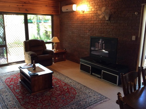 Cleveland Visitor Villas Motel & Shailer Park Garden Villas - Accommodation Southport 6