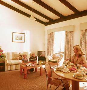 West Beach Lagoon - Accommodation Southport 3