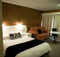 Cousins Motor Inn - Southport Accommodation