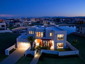 Valencia - Southport Accommodation 0