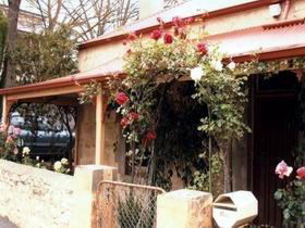 Bluebird Cottage - Southport Accommodation 0