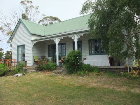 VARUNA - Southport Accommodation 0