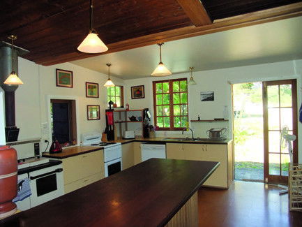 VARUNA - Southport Accommodation 7