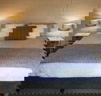 Platypus Playground Riverside Cottage - Southport Accommodation