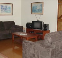 Hooters Hut And Possums Hollow - Southport Accommodation