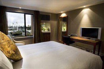Pullman Melbourne On The Park - Accommodation Southport 2