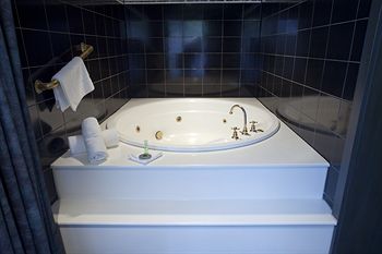 Bell Motel - Accommodation Southport 4