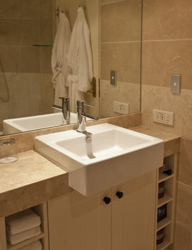 Echoes Boutique Hotel And Restaurant - Accommodation Southport 34