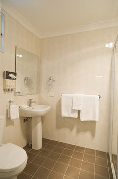 Noah's Mid City Motor Inn - Accommodation Southport 0