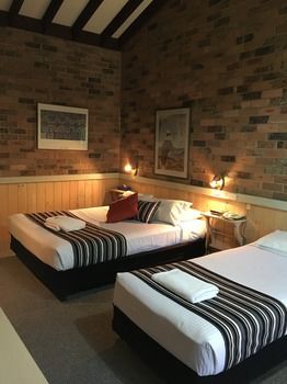 Avoca Beach Hotel & Resort - Southport Accommodation 1