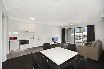 Cooroy Luxury Motel Apartments Noosa - Southport Accommodation 10