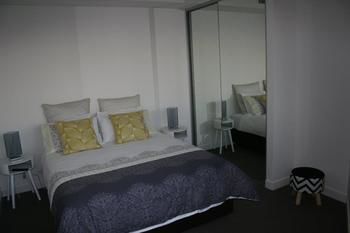 Apartment On King Street - Southport Accommodation 3