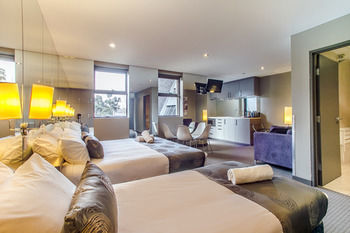 Comfy Kew Apartments - Accommodation Southport 3