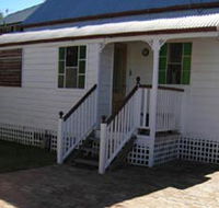 A Pine Cottage - Southport Accommodation