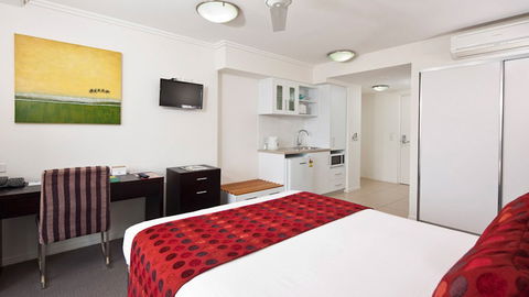 BEST WESTERN PLUS Cairns Central Apartments - Southport Accommodation 1