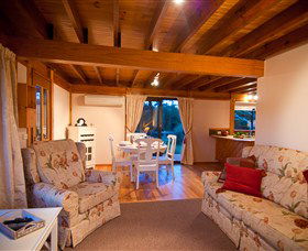 Parnella Adventure Bay - Southport Accommodation 0