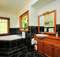 Beauty Point's Pomona Spa Cottages - Southport Accommodation