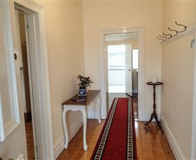 Lambert Cottage Accommodation - Southport Accommodation 2