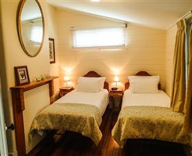 Lambert Cottage Accommodation - Southport Accommodation 4