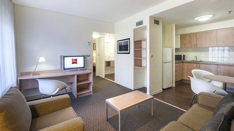 Ibis Melbourne Hotel And Apartments - Southport Accommodation 1