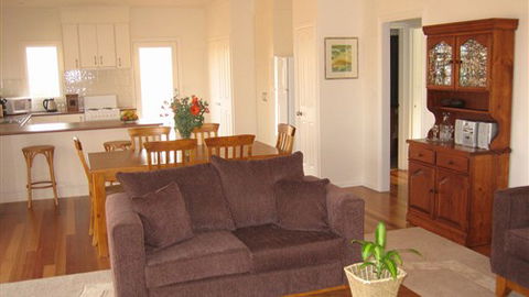 Strath Valley View Bed And Breakfast - Accommodation Southport 2